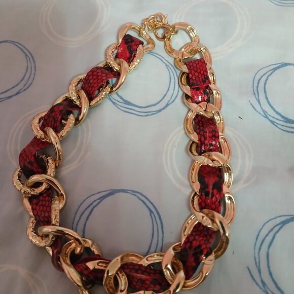 Animal print red and black leather and chain link metal necklace - Picture 2 of 4